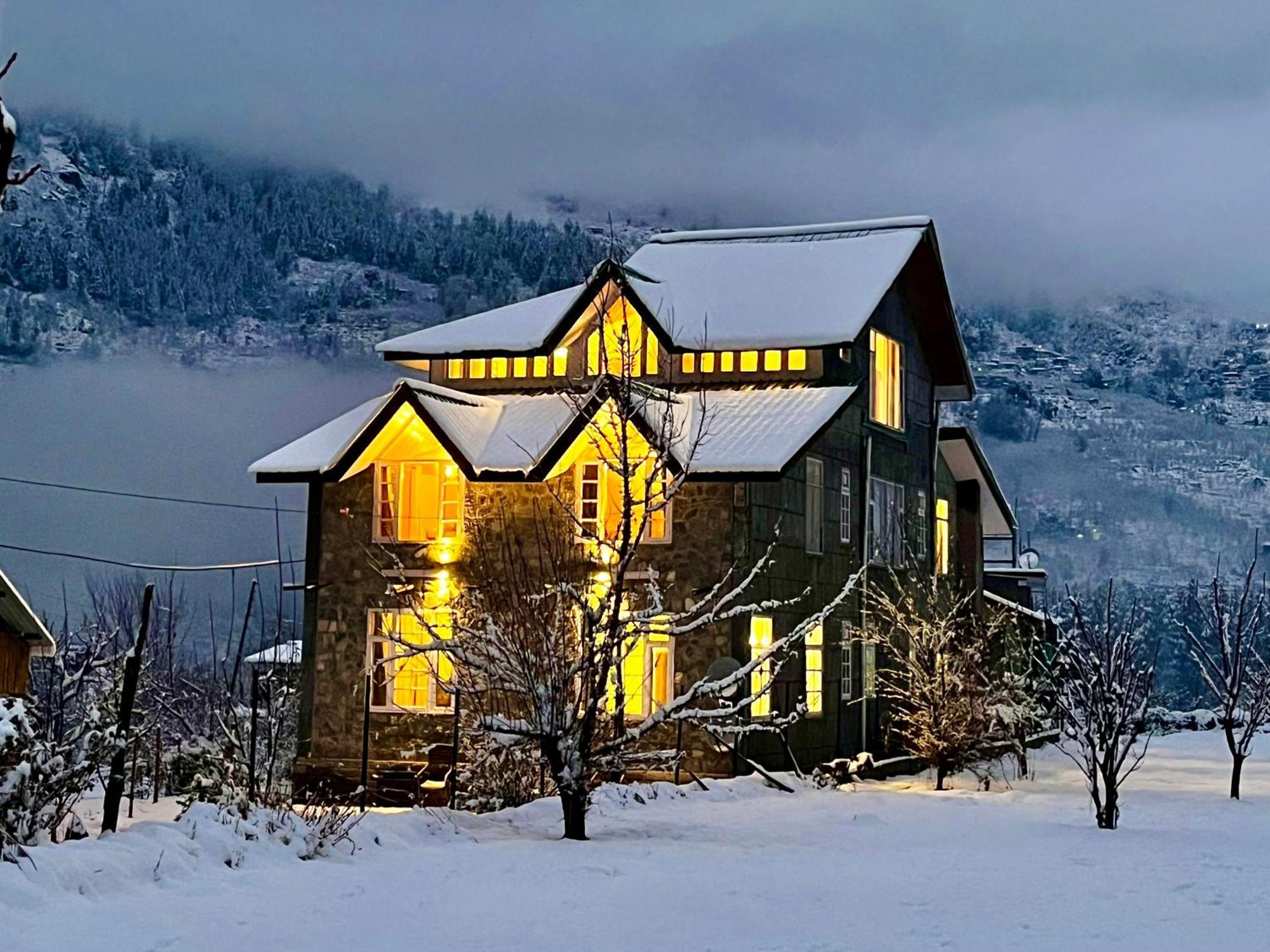 Fluestern Hostel And Cafe Nagar  Exteriér fotografie