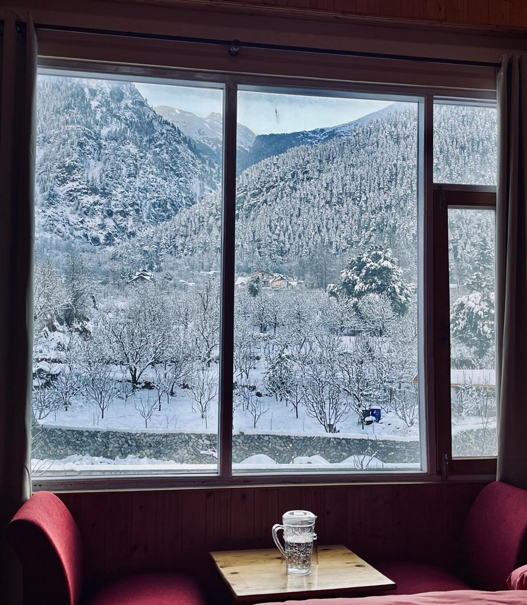Fluestern Hostel And Cafe Nagar  Exteriér fotografie