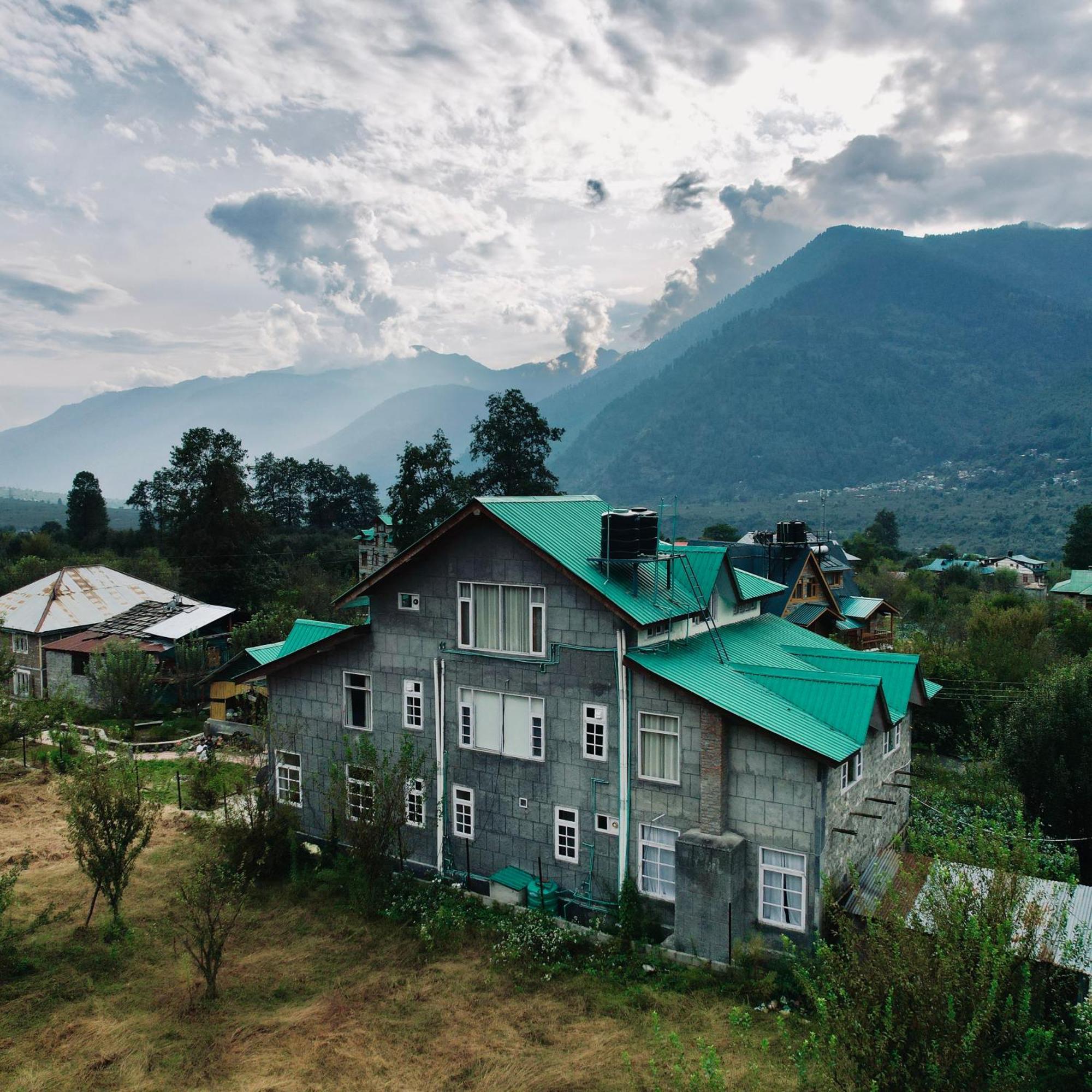 Fluestern Hostel And Cafe Nagar  Exteriér fotografie