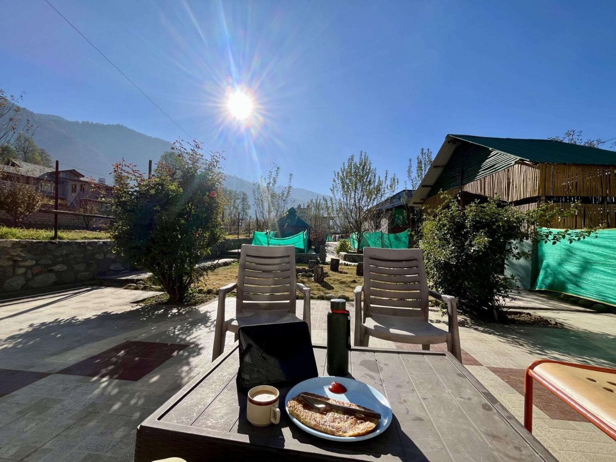 Fluestern Hostel And Cafe Nagar  Exteriér fotografie